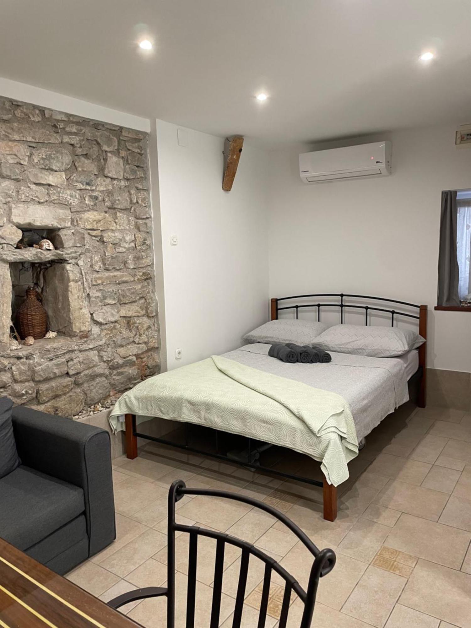 Apartman Pundinica Каштела Экстерьер фото